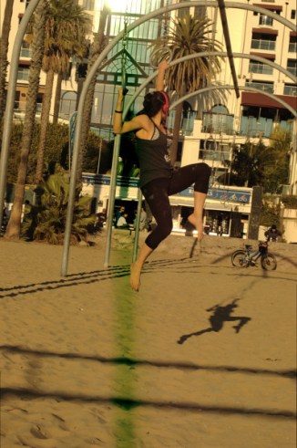 twenty somethign works the rings at Sant Monica beach Black friday 2015