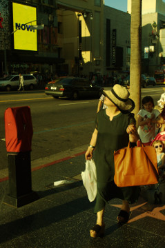 woman with oversixed hat takes in the sights